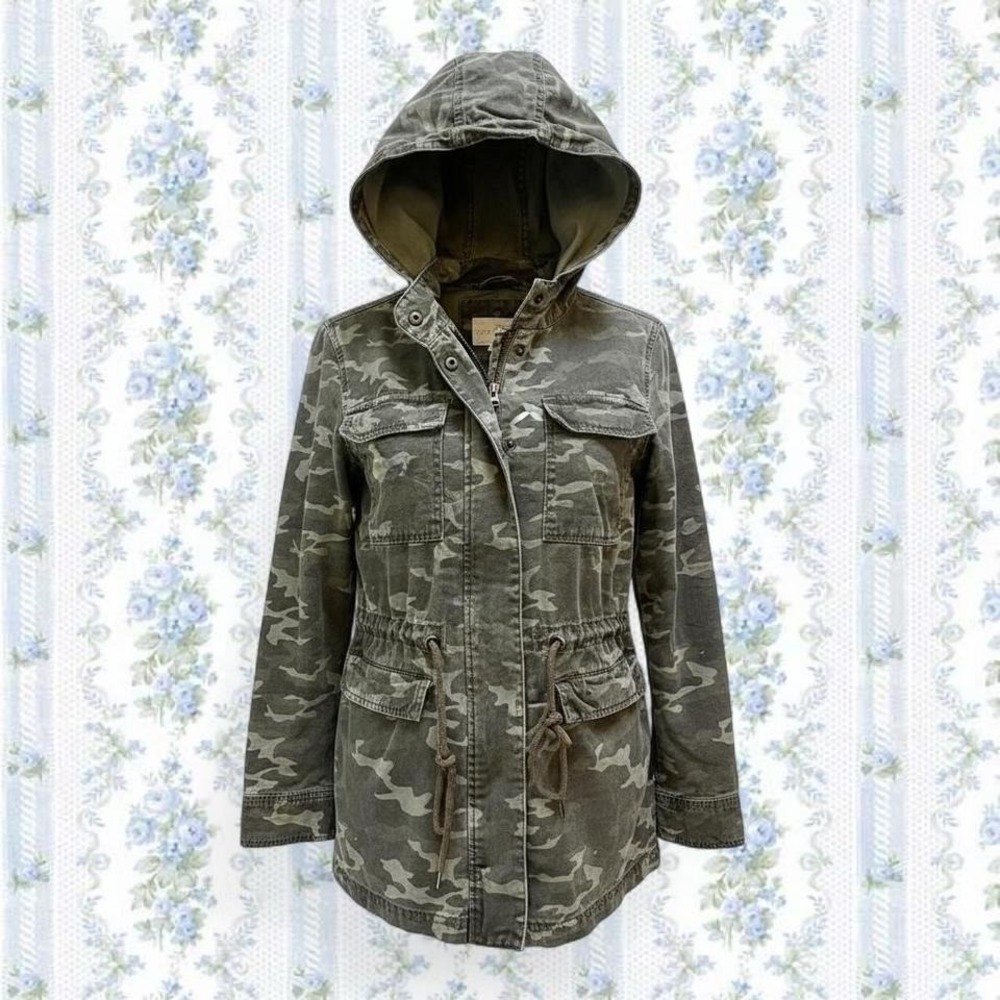 Universal Threads Women's Small Green Camo Hooded Jacket Tie Waist Snap Pockets